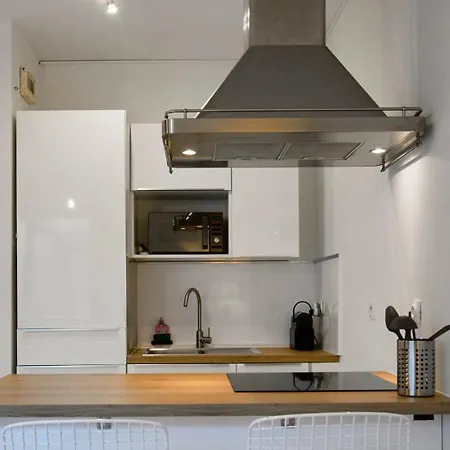 One Bedroom Near Metro, With Parking Apartmán *