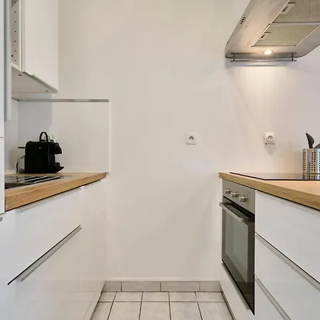 One Bedroom Near Metro, With Parking Apartmán *