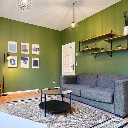 Apartmán One Bedroom Near Metro, With Parking *
