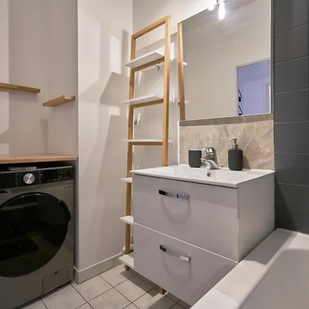 One Bedroom Near Metro, With Parking