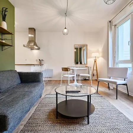 One Bedroom Near Metro, With Parking ليل