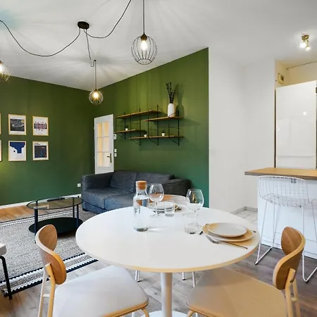 One Bedroom Near Metro, With Parking *