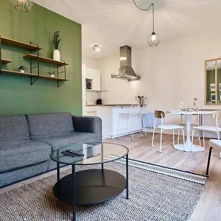 One Bedroom Near Metro, With Parking *