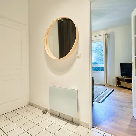 One Bedroom Near Metro, With Parking * ليل