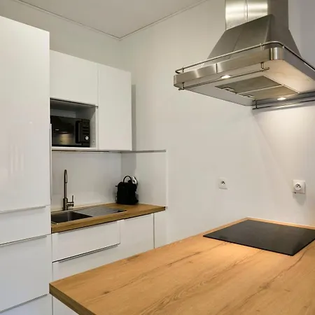One Bedroom Near Metro, With Parking *