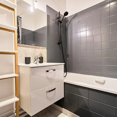 One Bedroom Near Metro, With Parking * ليل